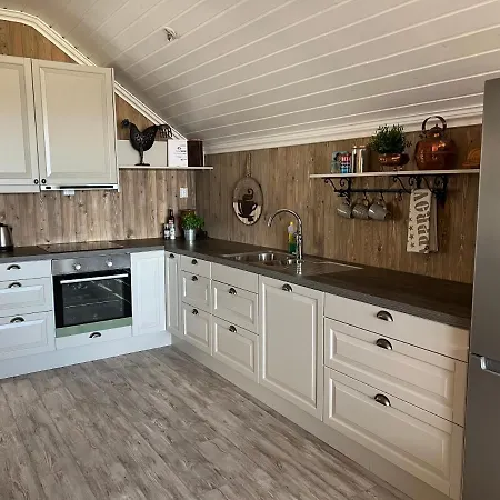 Ny Gardsleilighet I Nevlunghavn Appartement *