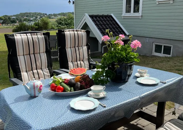 Ny Gardsleilighet I Nevlunghavn 아파트
